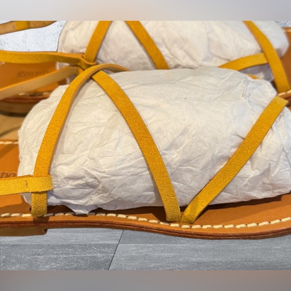 SOLUDOS Zoe Strappy Sandal. New in box - Picture 2 of 3